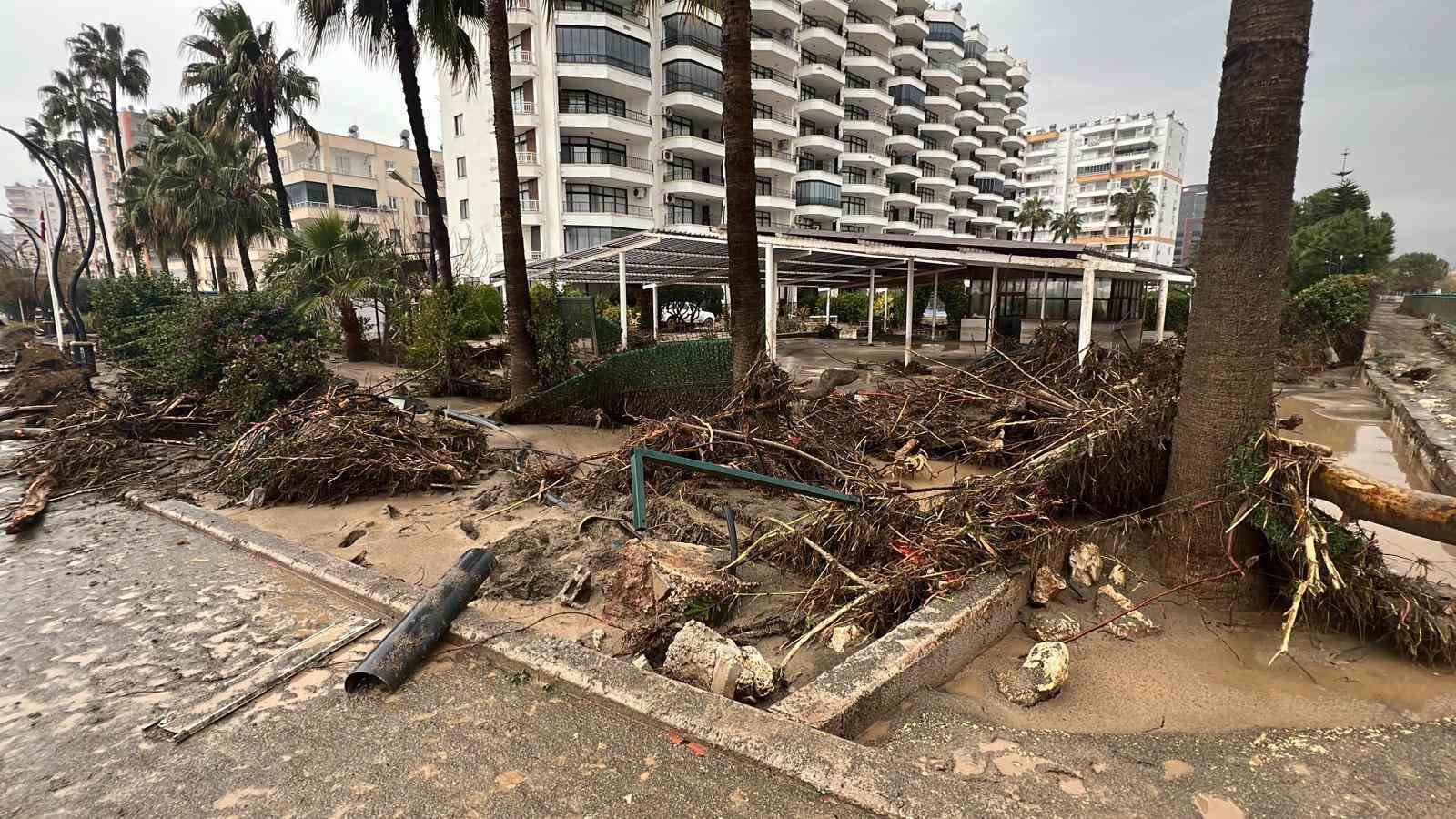 mersinde yikilan kopru ve su basan sitelerin son durumu dronla goruntulendi 2 iHHuNQl8