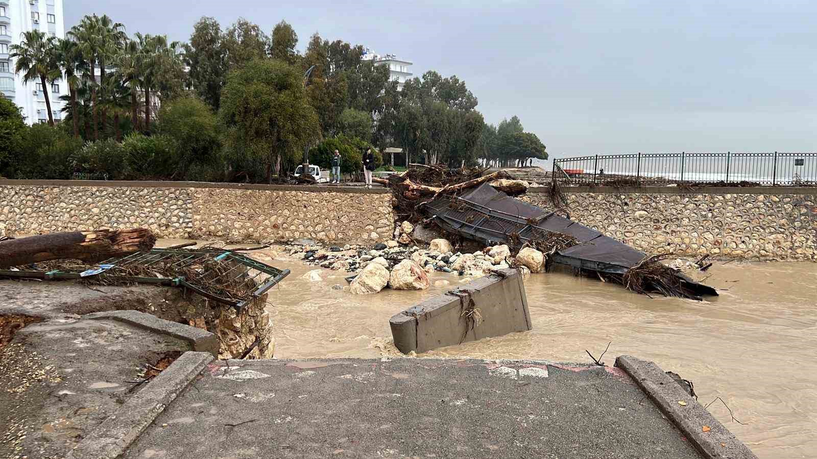 mersinde yikilan kopru ve su basan sitelerin son durumu dronla goruntulendi 5 1R7qLiVH
