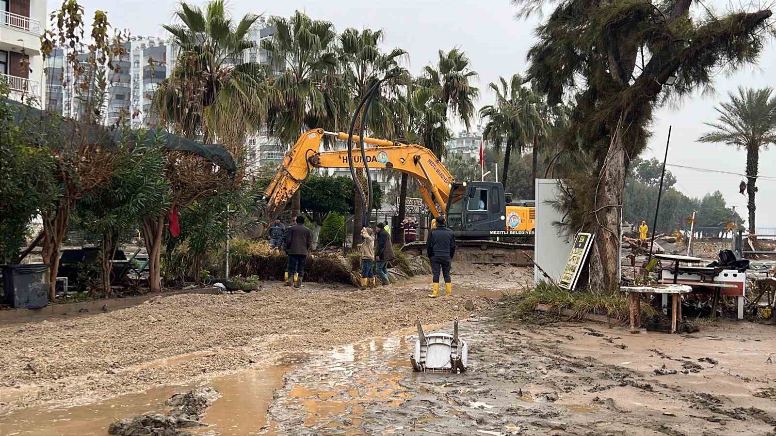 mersinde yikilan kopru ve su basan sitelerin son durumu dronla goruntulendi 6 zSWaNqbe