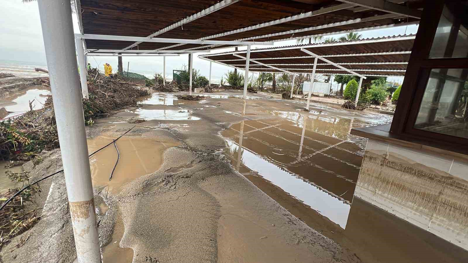 mersinde yikilan kopru ve su basan sitelerin son durumu dronla goruntulendi 8 RGbtI4Nq