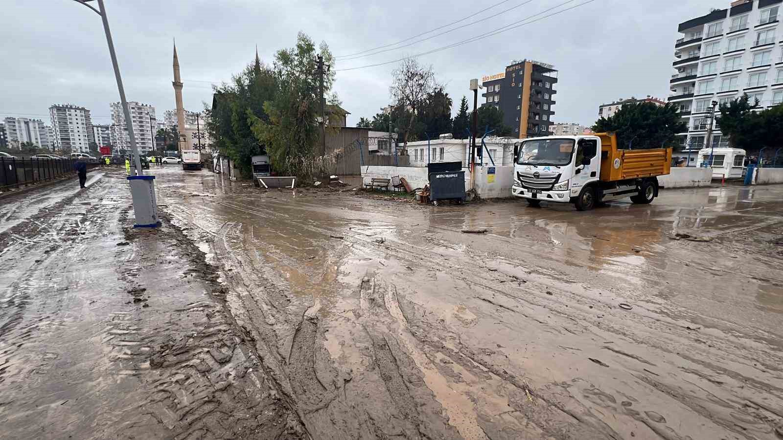 mersinde yikilan kopru ve su basan sitelerin son durumu dronla goruntulendi 9 sfrJvsya