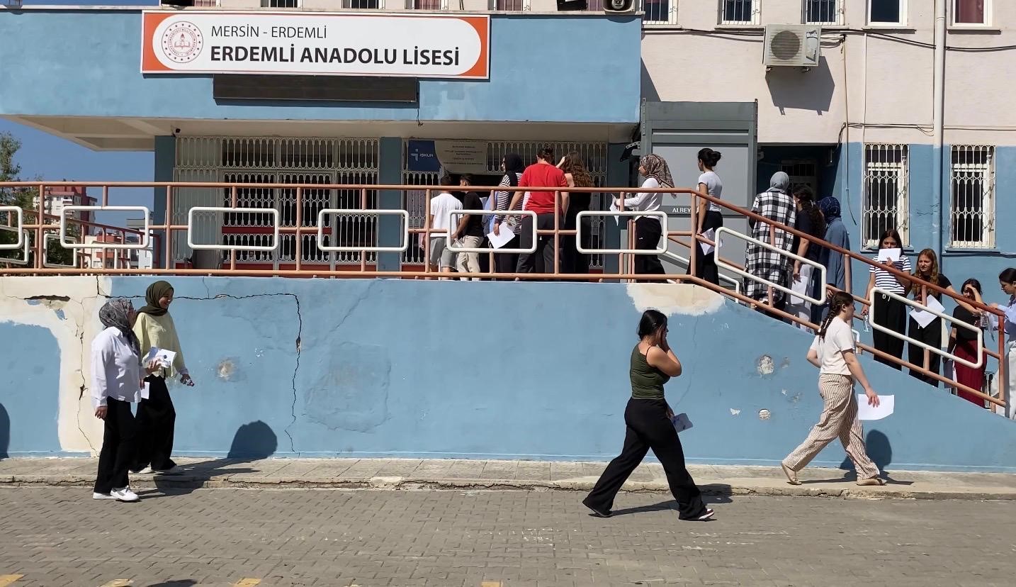 mersinde yks heyecani sinava saniyelerle yetistiler 2 HrTfCWqN