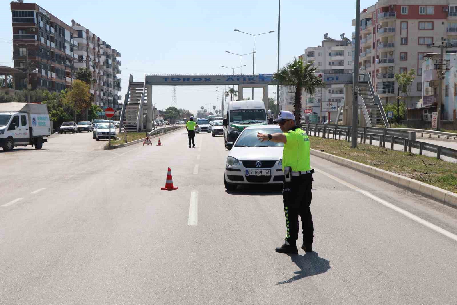 mersinde yogurt ve cilek ikramli trafik uygulamasi 5 WU9bKsEp