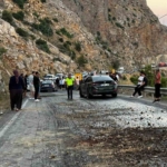 mersinde-yola-akan-mazot-zincirleme-kazaya-neden-oldu-4-arac-birbirine-girdi-gt9MfIWi.jpg