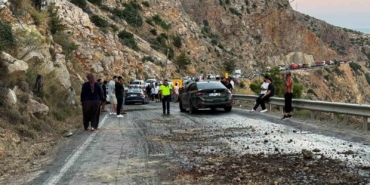 mersinde-yola-akan-mazot-zincirleme-kazaya-neden-oldu-4-arac-birbirine-girdi-gt9MfIWi.jpg