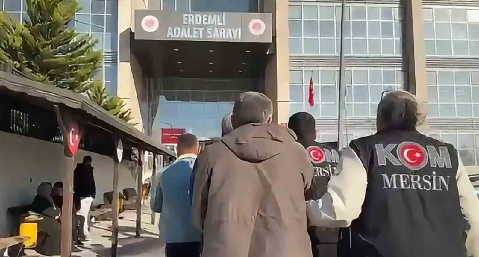 mersinde yurt disina kacirilmak istenilen binlerce tarihi eser ele gecirildi 3 9UA4FHwh