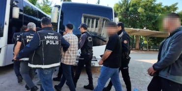 mersinde-zehir-tacirlerine-darbe-13-gozalti-j4iLFnBZ.jpg
