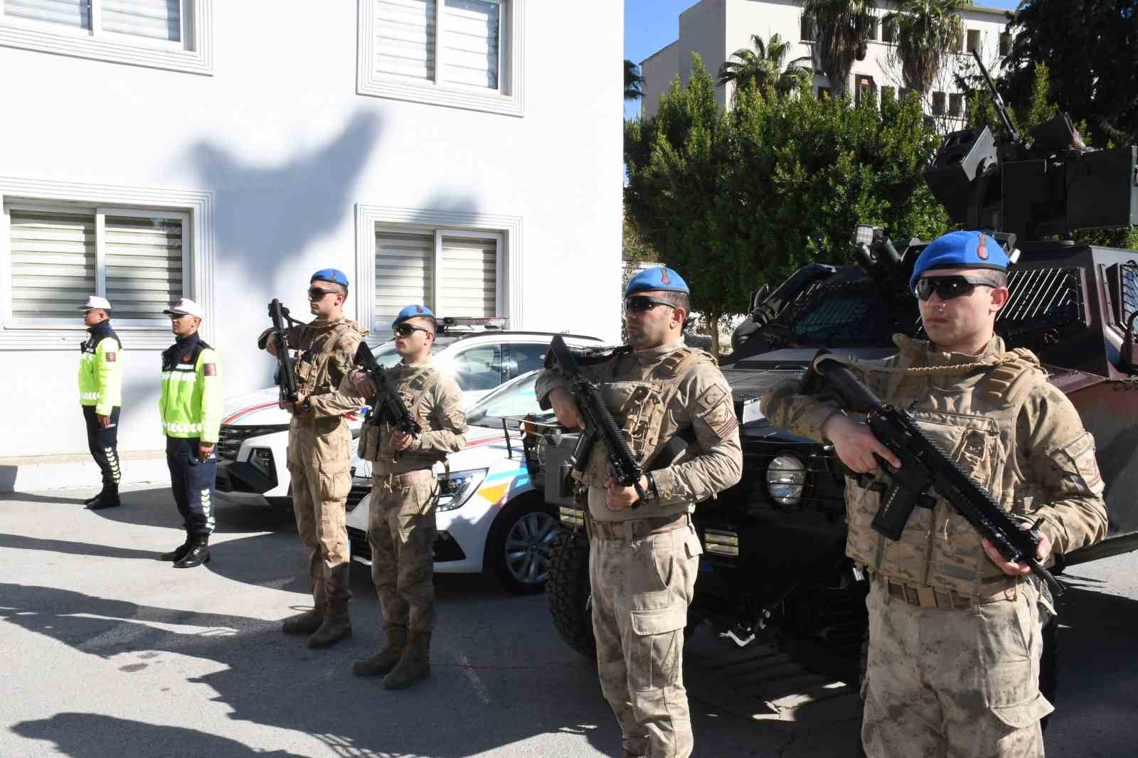 mersinde zehir tacirlerine safak operasyonu 43 gozalti 448 bin sentetik hap ele gecirildi 3 Jhq6GM9p