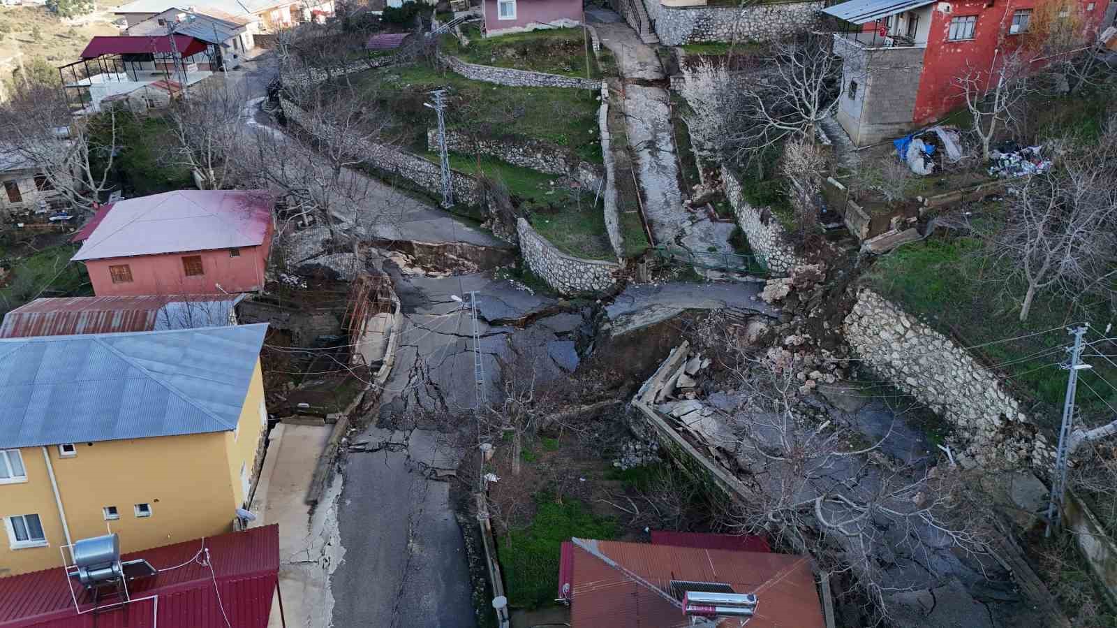 mersindeki heyelan bolgesi havadan goruntulendi 0 MEHXibWS