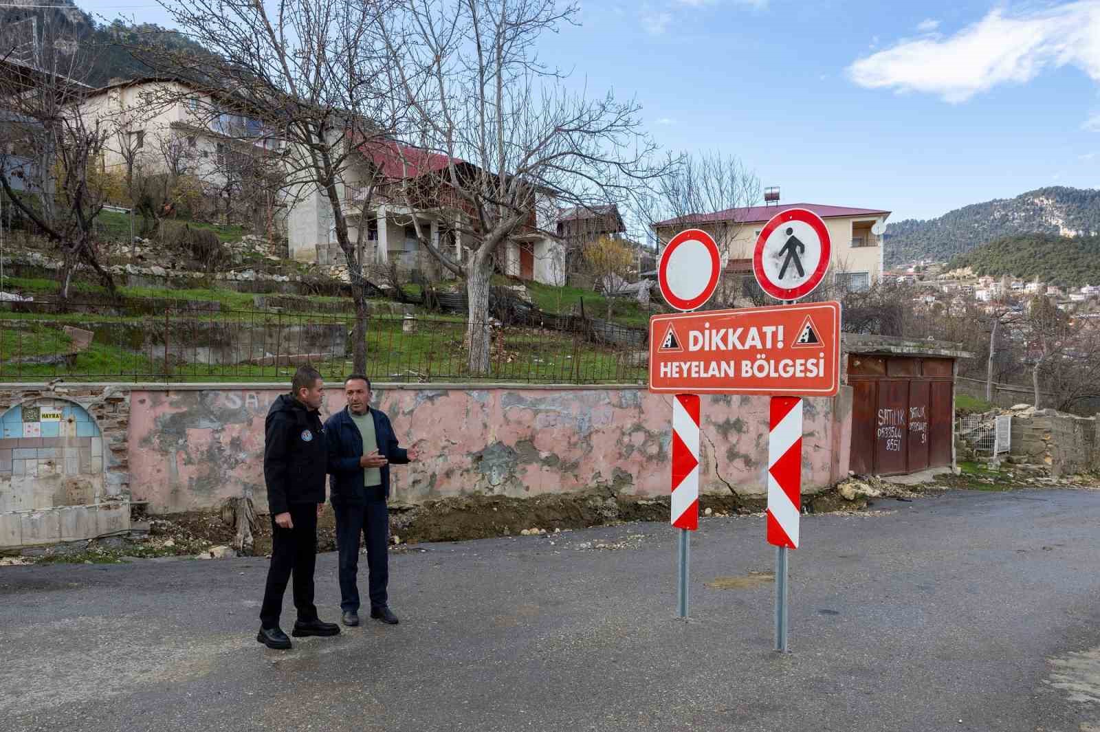 mersindeki heyelan bolgesi havadan goruntulendi 1 aCNhDYkO