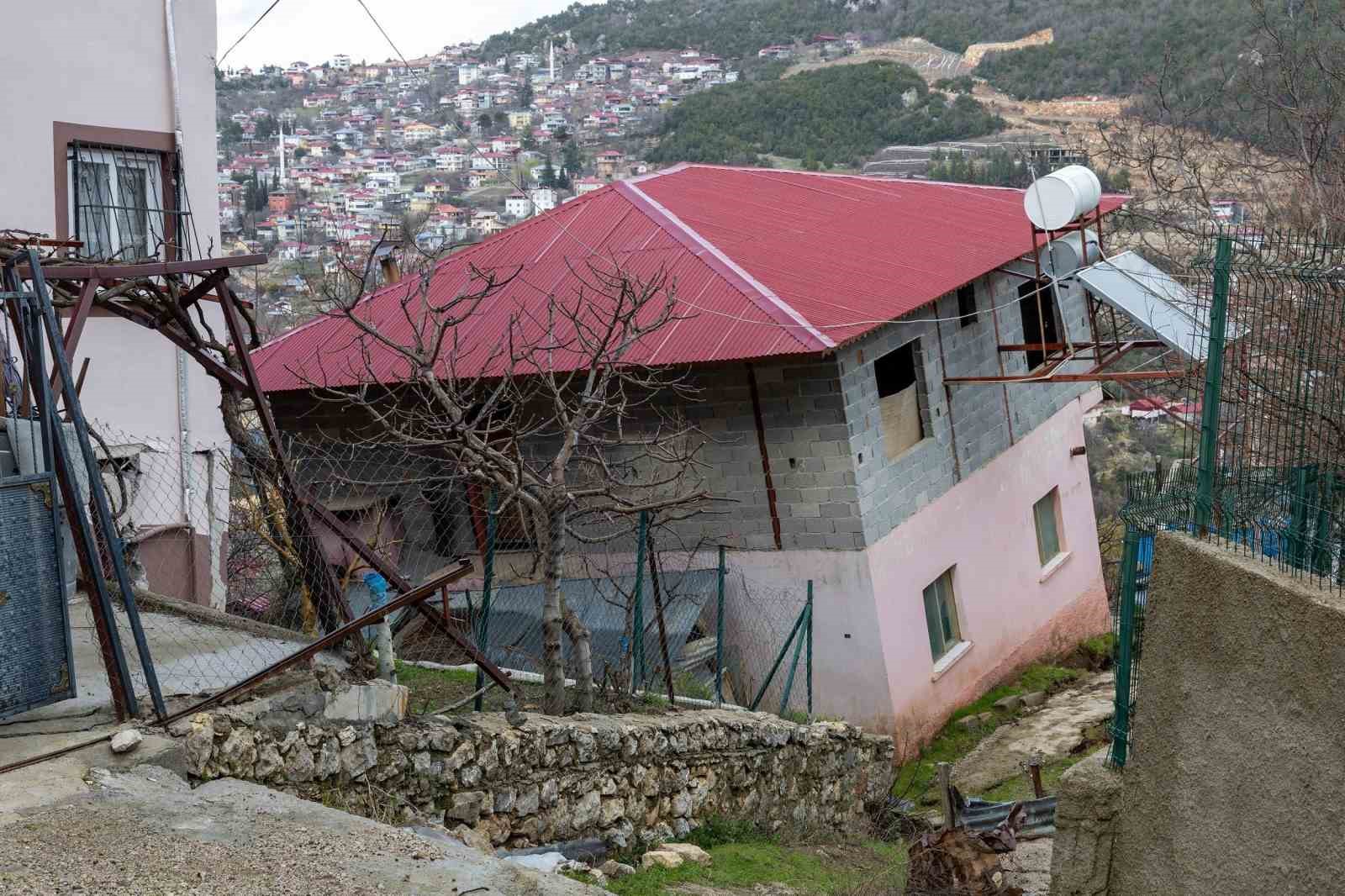 mersindeki heyelan bolgesi havadan goruntulendi 10 HQwZqJvy