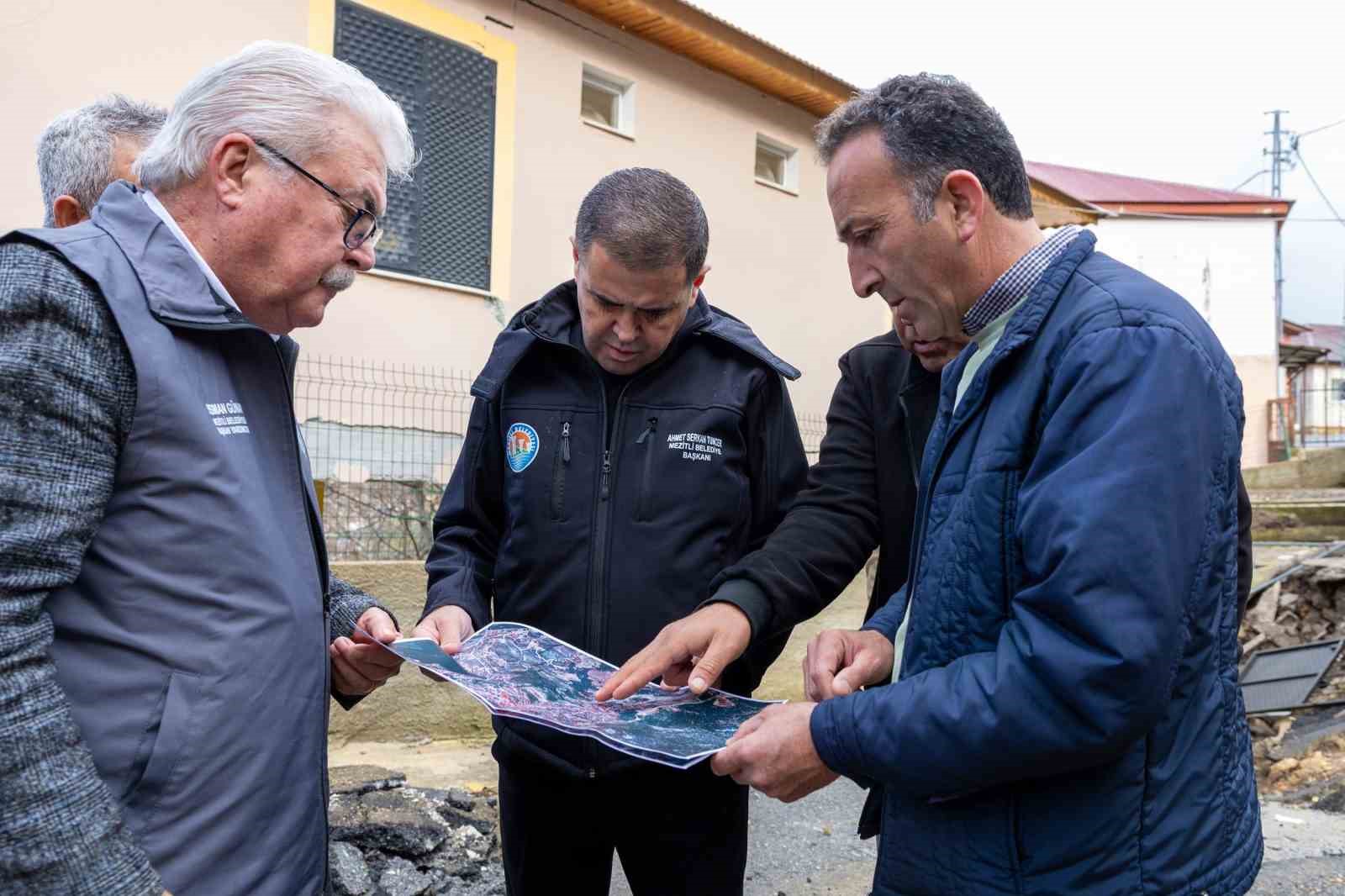 mersindeki heyelan bolgesi havadan goruntulendi 2