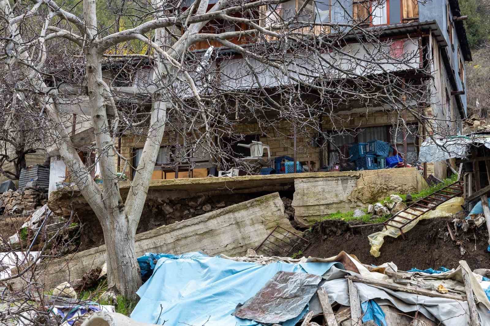 mersindeki heyelan bolgesi havadan goruntulendi 5 ygXNn2nR