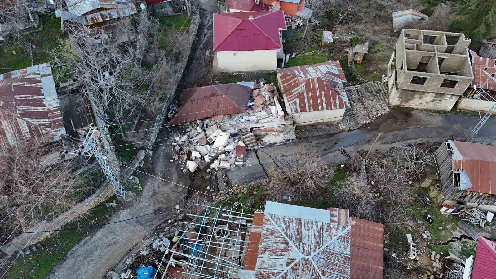 mersindeki heyelan bolgesi havadan goruntulendi 6 PpKpcp3p