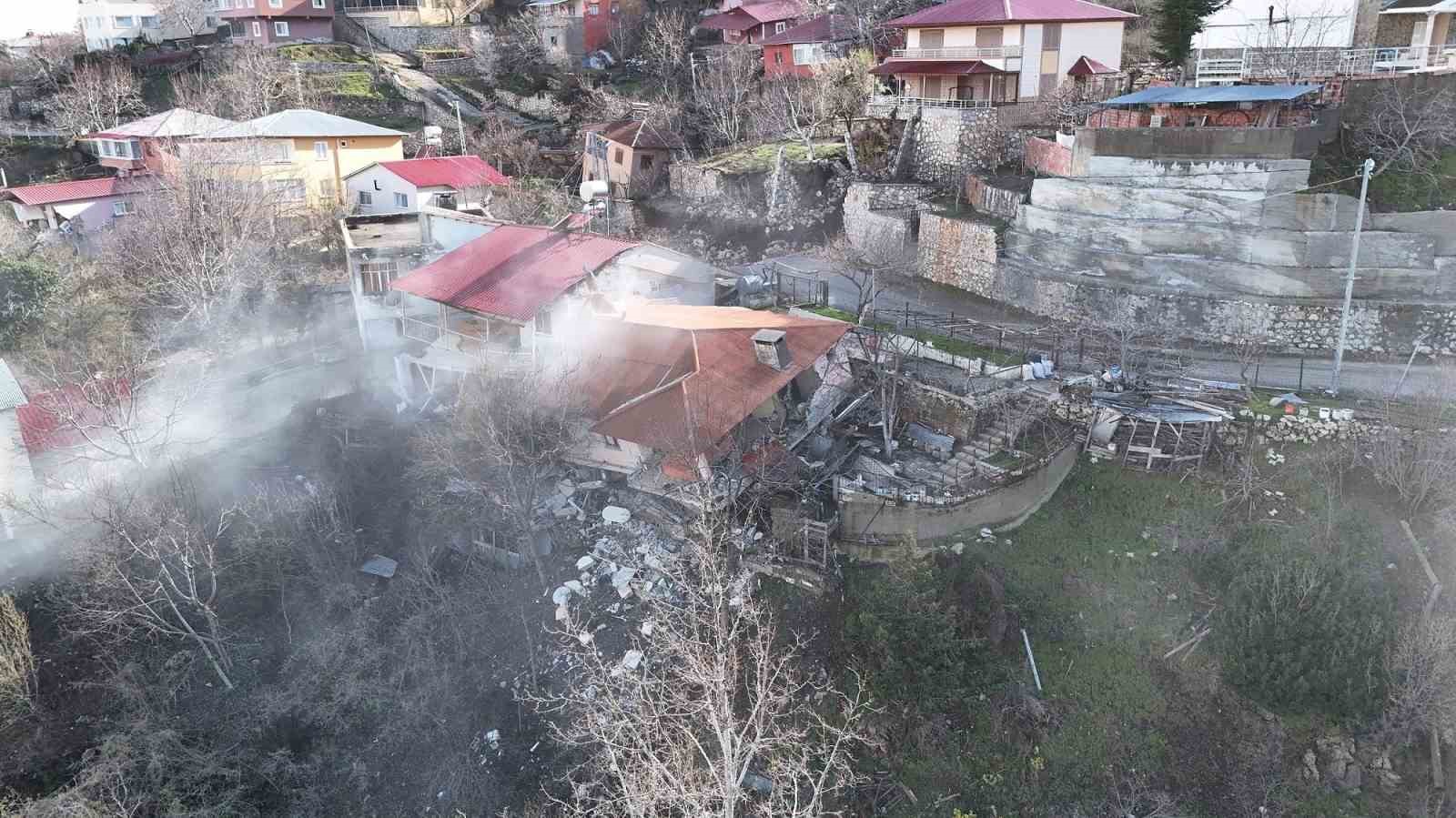 mersindeki heyelan bolgesi havadan goruntulendi 7 IuTRk2ea