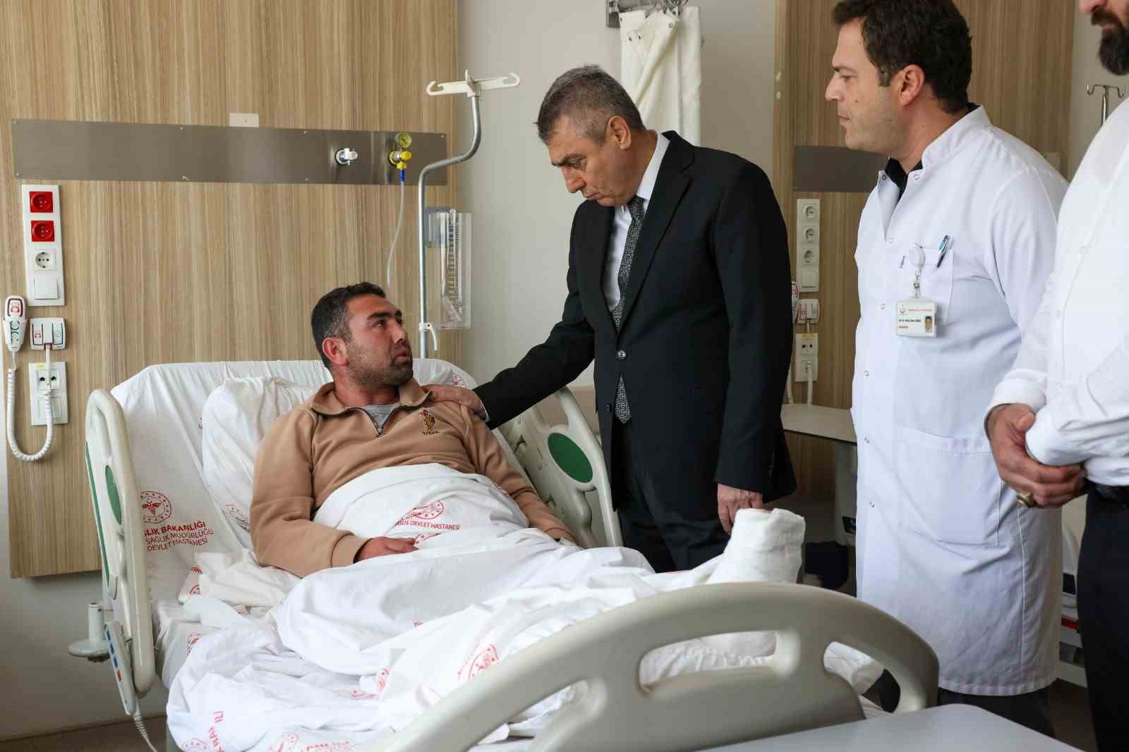 mersindeki katliamdan yarali kurtulanlarin tedavisi suruyor bal var mi diye sordu sonra silahi J9Dai87E