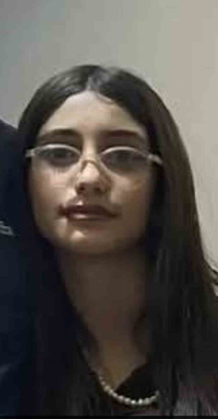 Mersin’deki kazadan acı hikaye: İkizleri ölüm ayırdı, 3 cenaze yan yana defnedildi 12 mersindeki kazadan aci hikaye ikizleri olum ayirdi 3 cenaze yan yana defnedildi 8