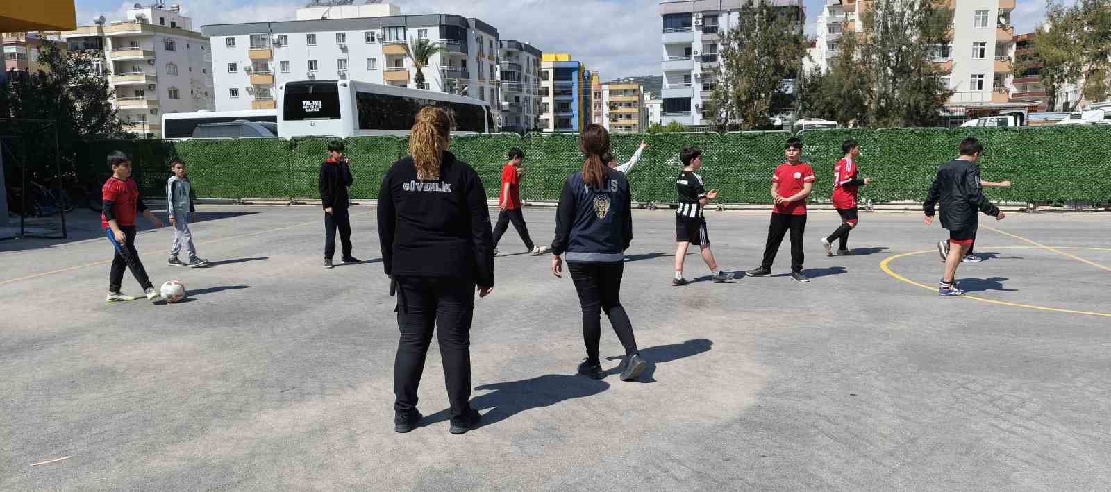mersindeki okullarda guvenlik onlemleri alindi veliler memnun kaldi 3 C3CspY4n