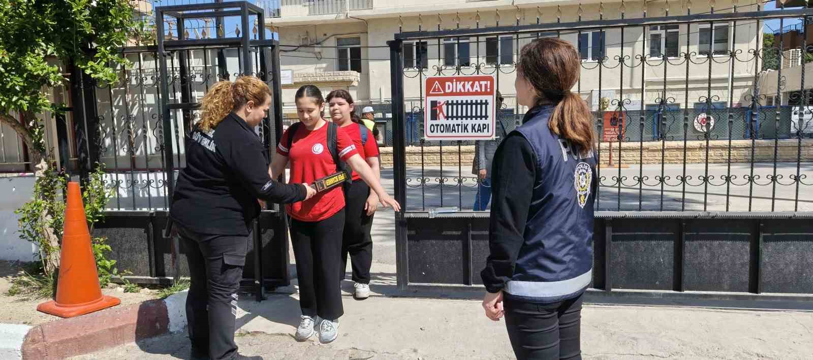 mersindeki okullarda guvenlik onlemleri alindi veliler memnun kaldi 4 WSEDvA6b