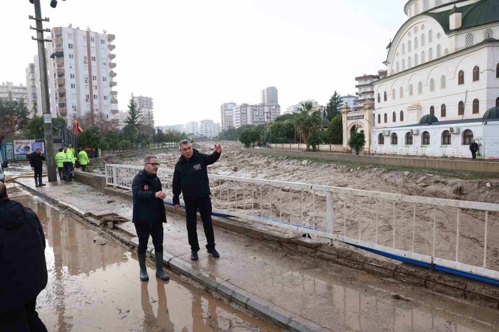mersindeki selden geriye bu goruntuler kaldi 51 ev ve isyeri zarar gordu 12 kisi IiemiGb1