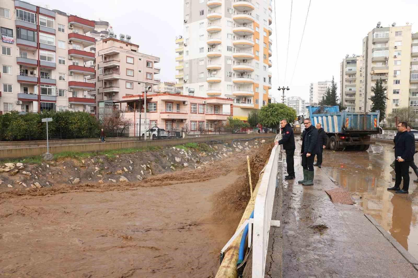 mersindeki selden geriye bu goruntuler kaldi 51 ev ve isyeri zarar gordu 12 kisi dEiBNJif