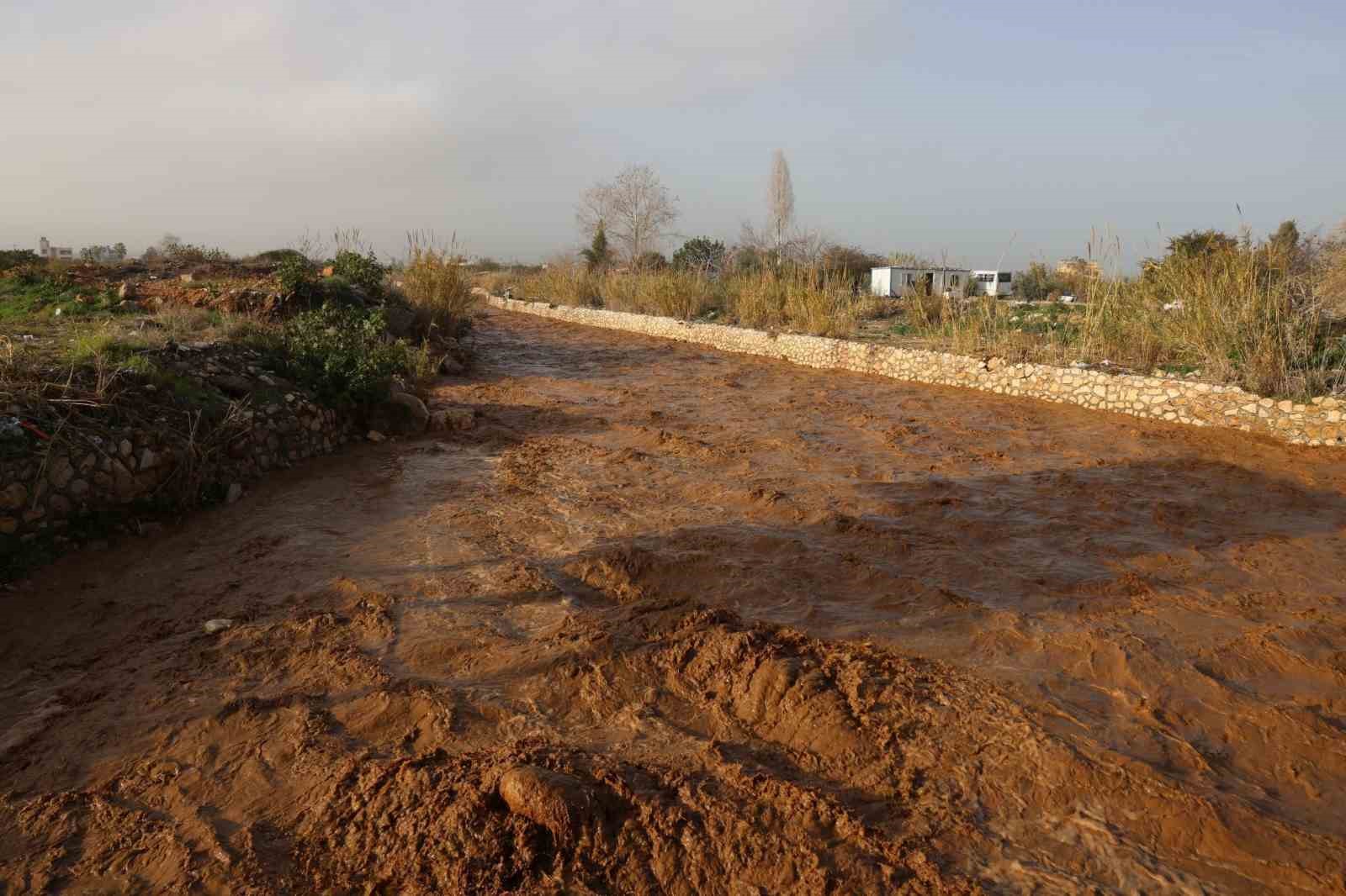 mersindeki selden geriye bu goruntuler kaldi 51 ev ve isyeri zarar gordu 12 kisi