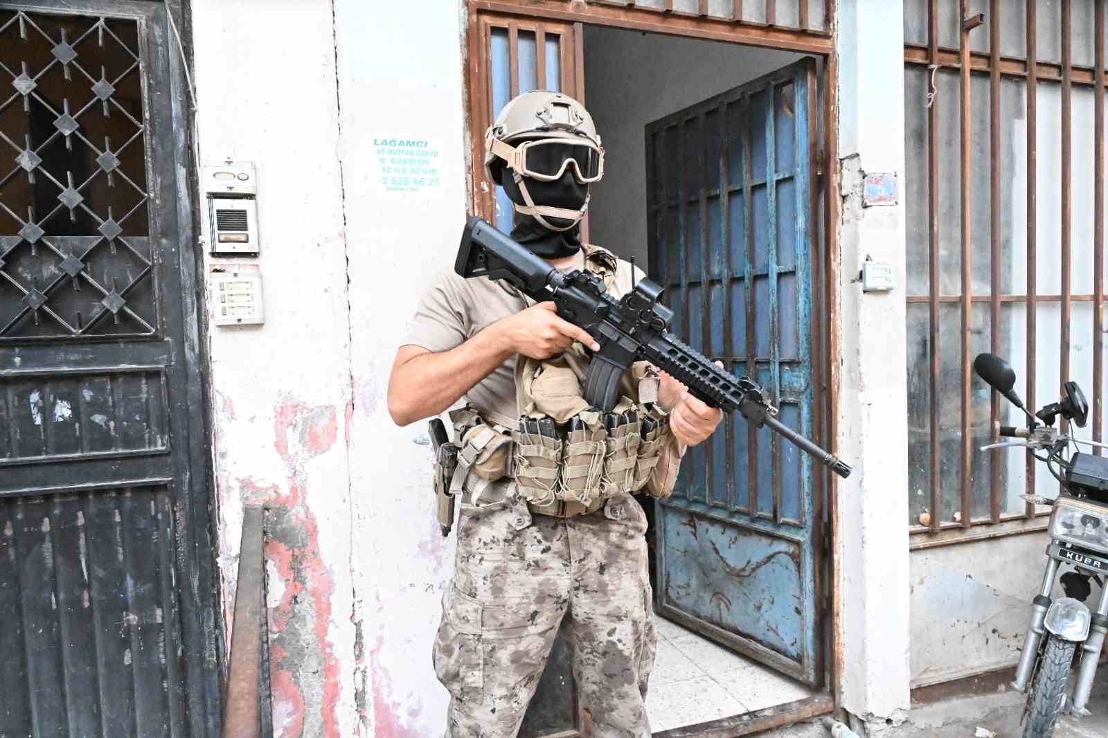 Mersin’deki uyuşturucu operasyonu: 27 tutuklama 7 mersindeki uyusturucu operasyonu 27 tutuklama 3 ILzOClcP