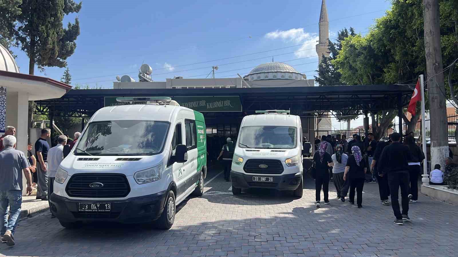 mersindeki vahsette hayatini kaybedenler son yolculuguna ugurlaniyor 0 TdBvMv6e