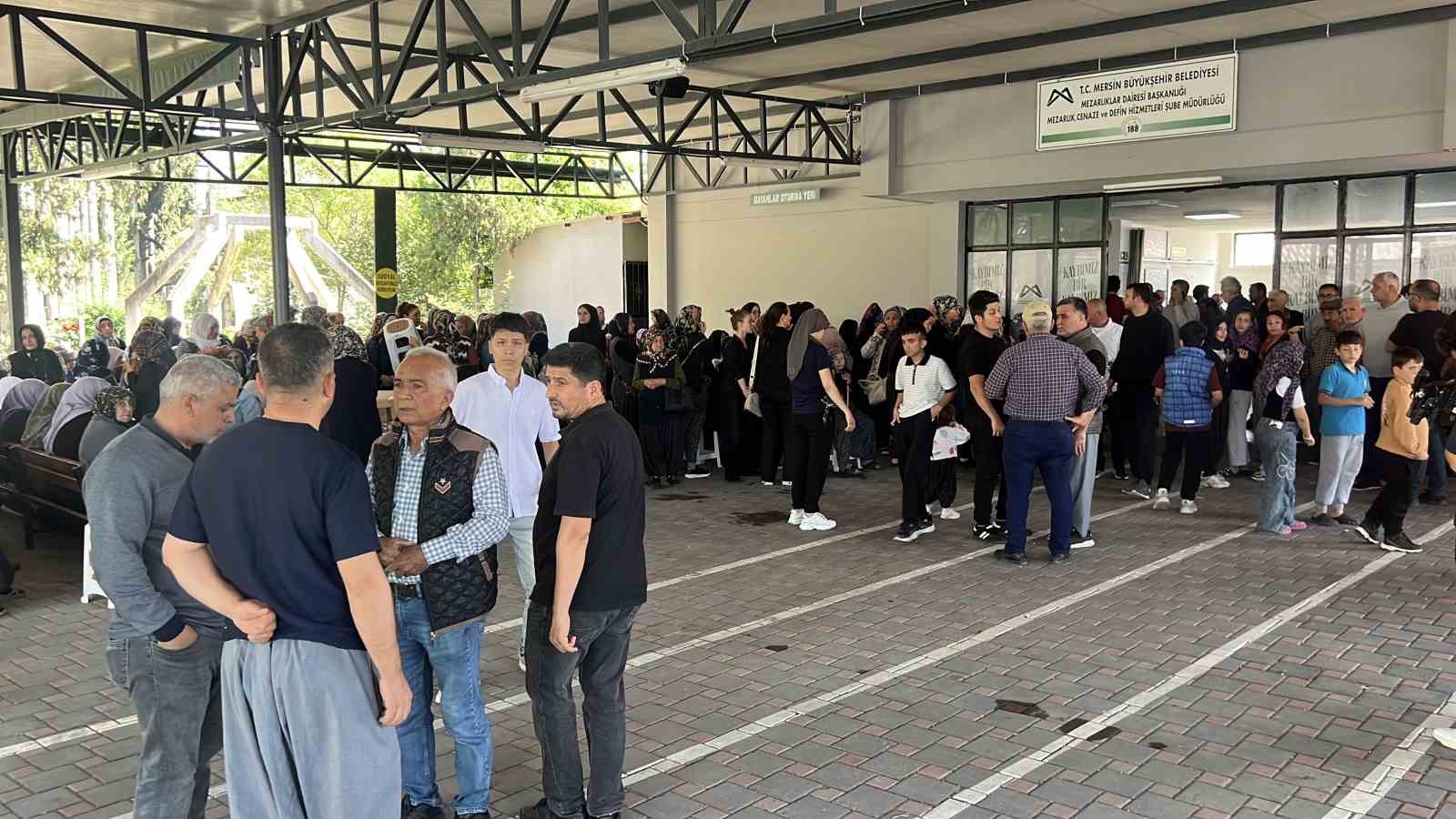 mersindeki vahsette hayatini kaybedenler son yolculuguna ugurlaniyor 1 2QzB6GKs