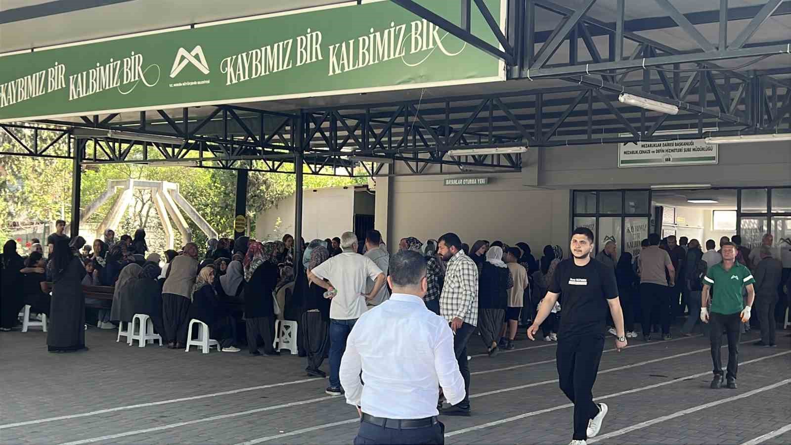 mersindeki vahsette hayatini kaybedenler son yolculuguna ugurlaniyor 2 zguEFfqZ