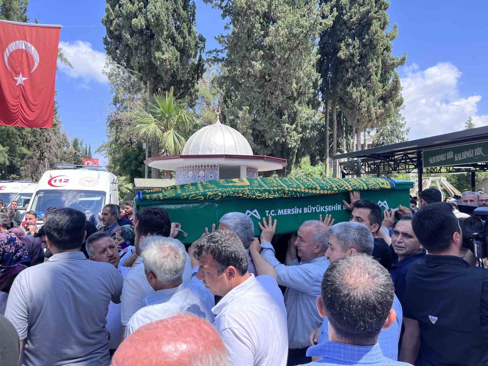 mersindeki vahsette hayatini kaybedenlerin cenaze namazi kilindi 1 WVKKmXHR