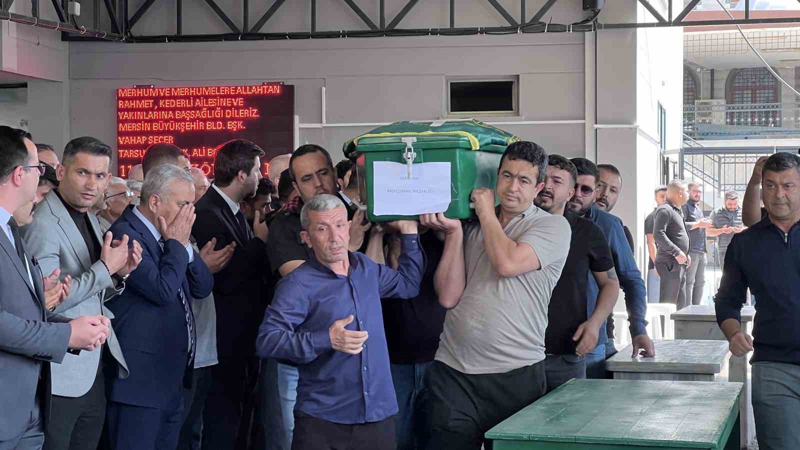mersindeki vahsette hayatini kaybedenlerin cenaze namazi kilindi 5 l6bVd2Qg
