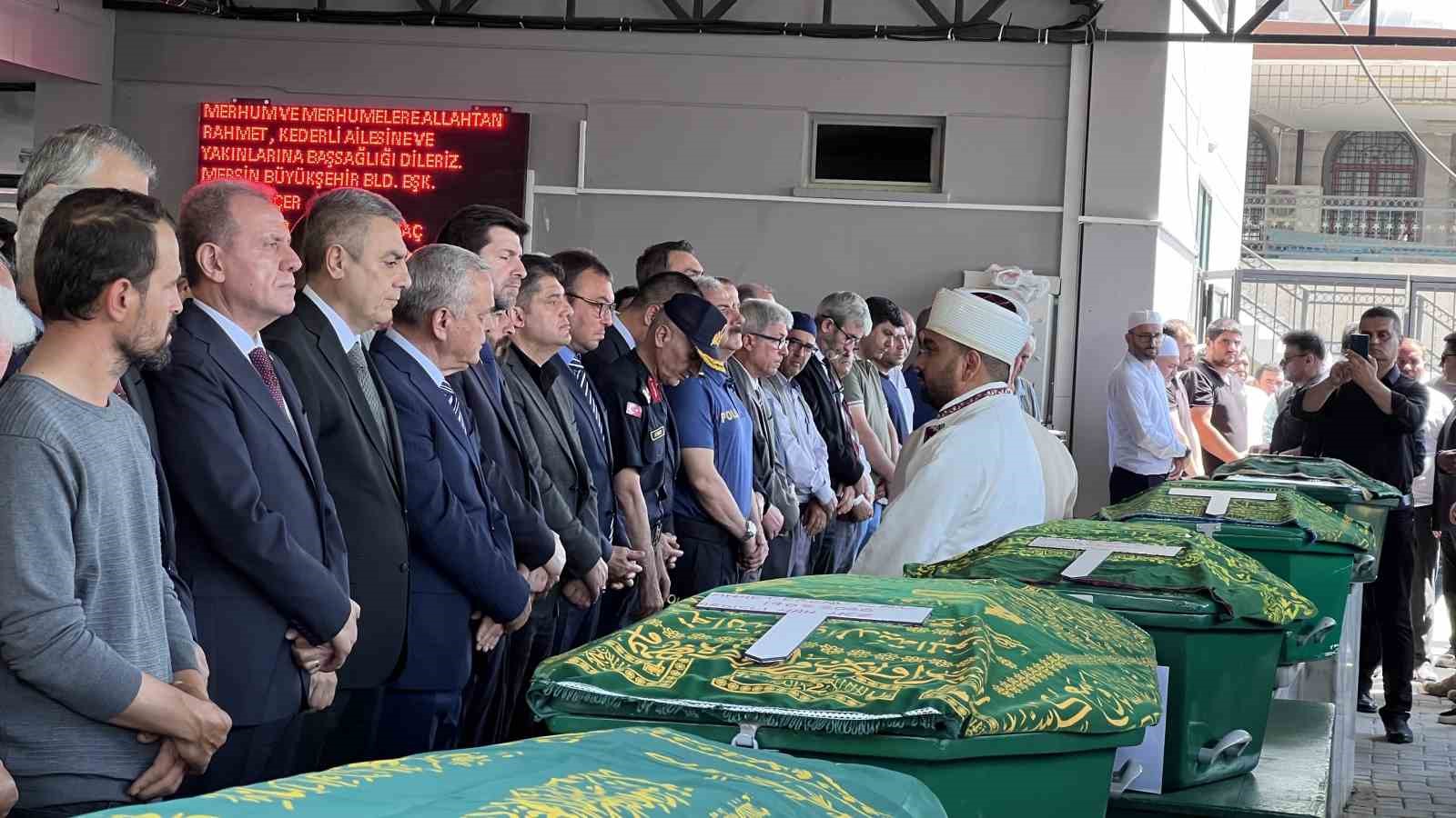 mersindeki vahsette hayatini kaybedenlerin cenaze namazi kilindi 6 Z13lhg5N
