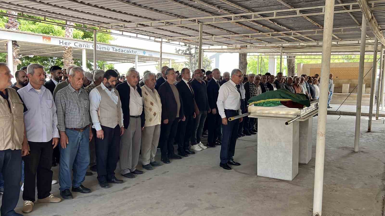 mersindeki yag fabrikasindaki patlamada olen isci topraga verildi 1 DVKzpFGS