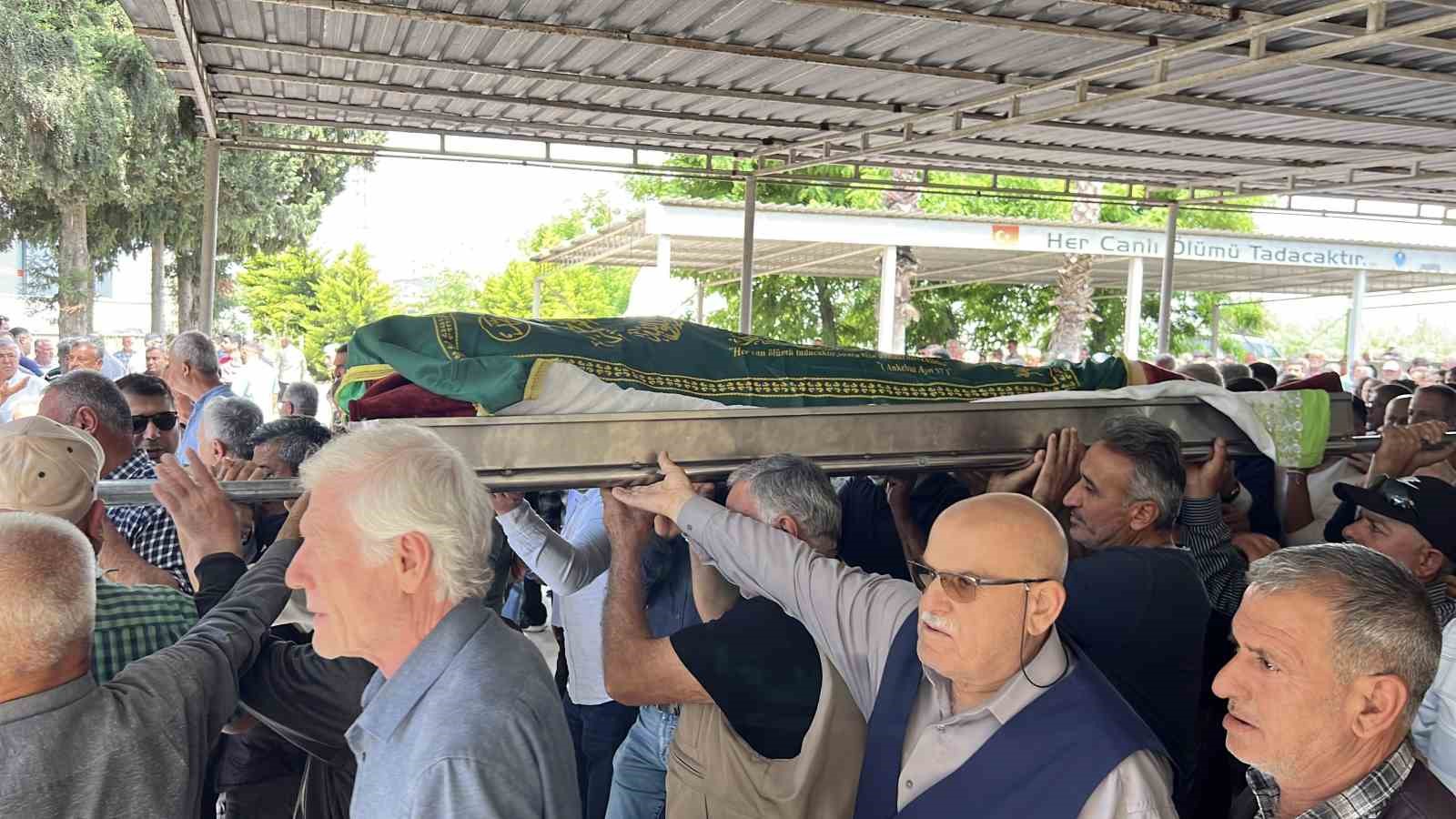 mersindeki yag fabrikasindaki patlamada olen isci topraga verildi 3