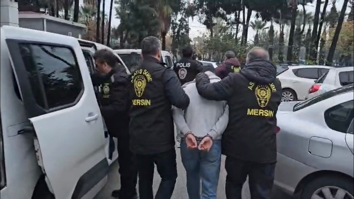 mersindeki yaklasik 900 bin dolarlik gasp zanlilari adanada yakalandi 3 iYlMevjp