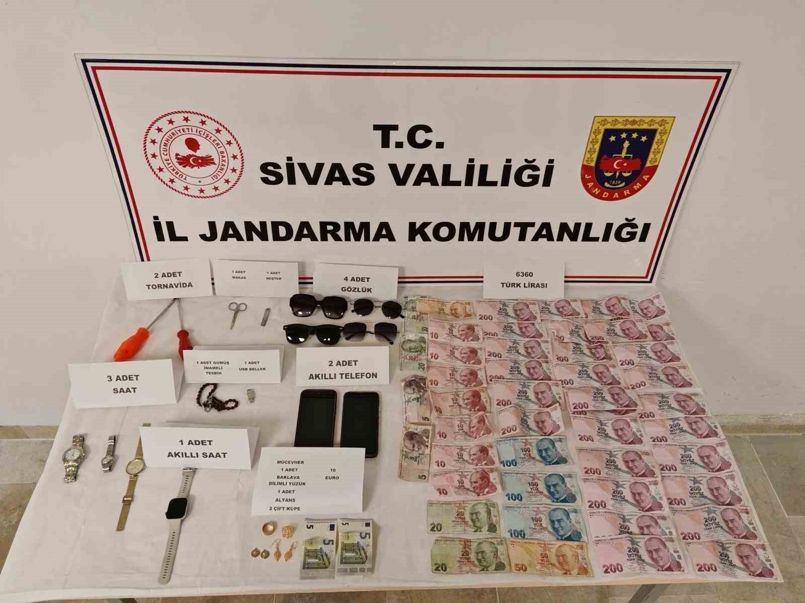 mersinden gelip sivasta hirsizlik yapan 5 supheli tutuklandi 1 M8dvvhD5