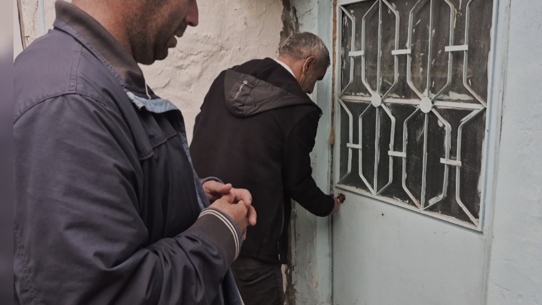 Mersin’den İstanbul’a uzanan buruk bir hayat hikayesi: Annesinin kabul etmediği engelli adama muhtar sahip çıktı 6 mersinden istanbula uzanan buruk bir hayat hikayesi annesinin kabul etmedigi engelli adama muhtar sahip AO7Wwjnc