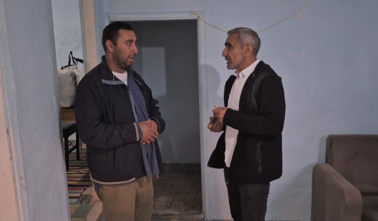 mersinden-istanbula-uzanan-buruk-bir-hayat-hikayesi-annesinin-kabul-etmedigi-engelli-adama-muhtar-sahip-pjJWGFWT.jpg
