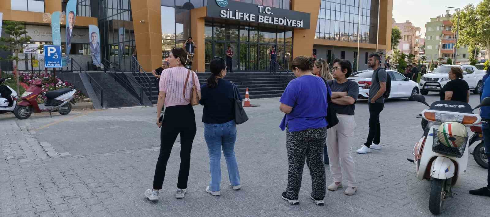 Mersin’in Silifke Belediyesi’ne operasyon: Başkan dahil çok sayıda isme gözaltı 5 mersinin silifke belediyesine operasyon baskan dahil cok sayida isme gozalti 1 laM5fGDS