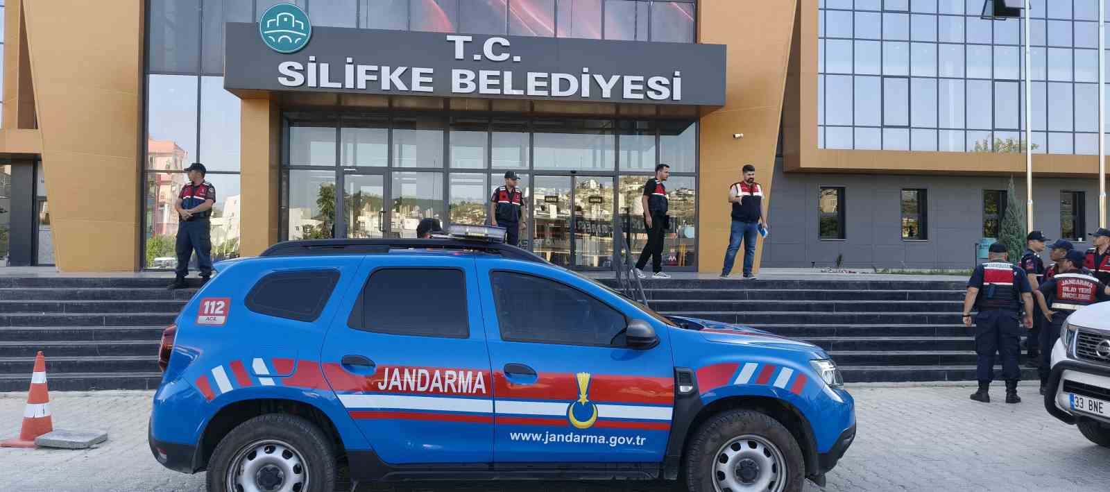 Mersin’in Silifke Belediyesi’ne operasyon: Başkan dahil çok sayıda isme gözaltı 7 mersinin silifke belediyesine operasyon baskan dahil cok sayida isme gozalti 3 8gmEsBBz