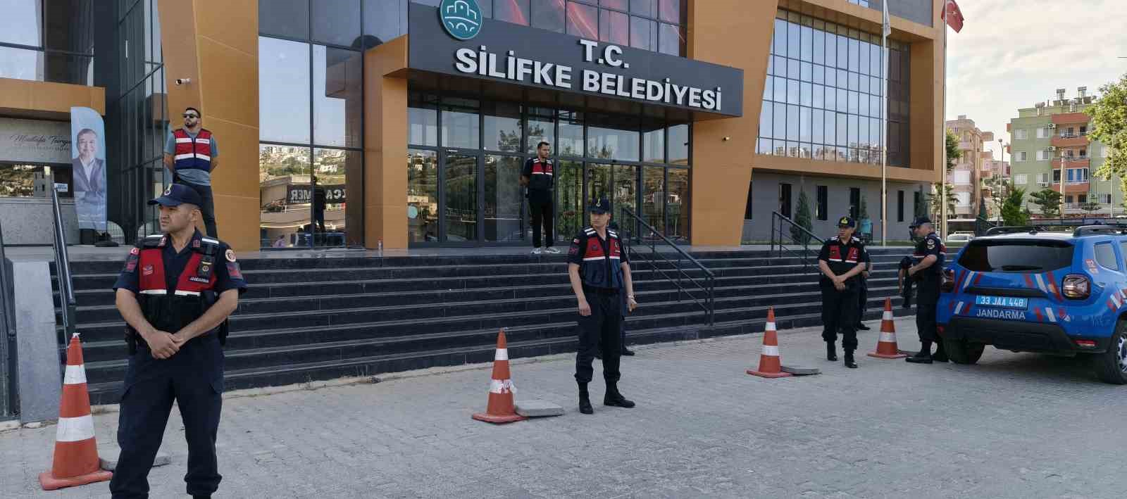 Mersin’in Silifke Belediyesi’ne operasyon: Başkan dahil çok sayıda isme gözaltı 8 mersinin silifke belediyesine operasyon baskan dahil cok sayida isme gozalti 4 5X3HSDSJ