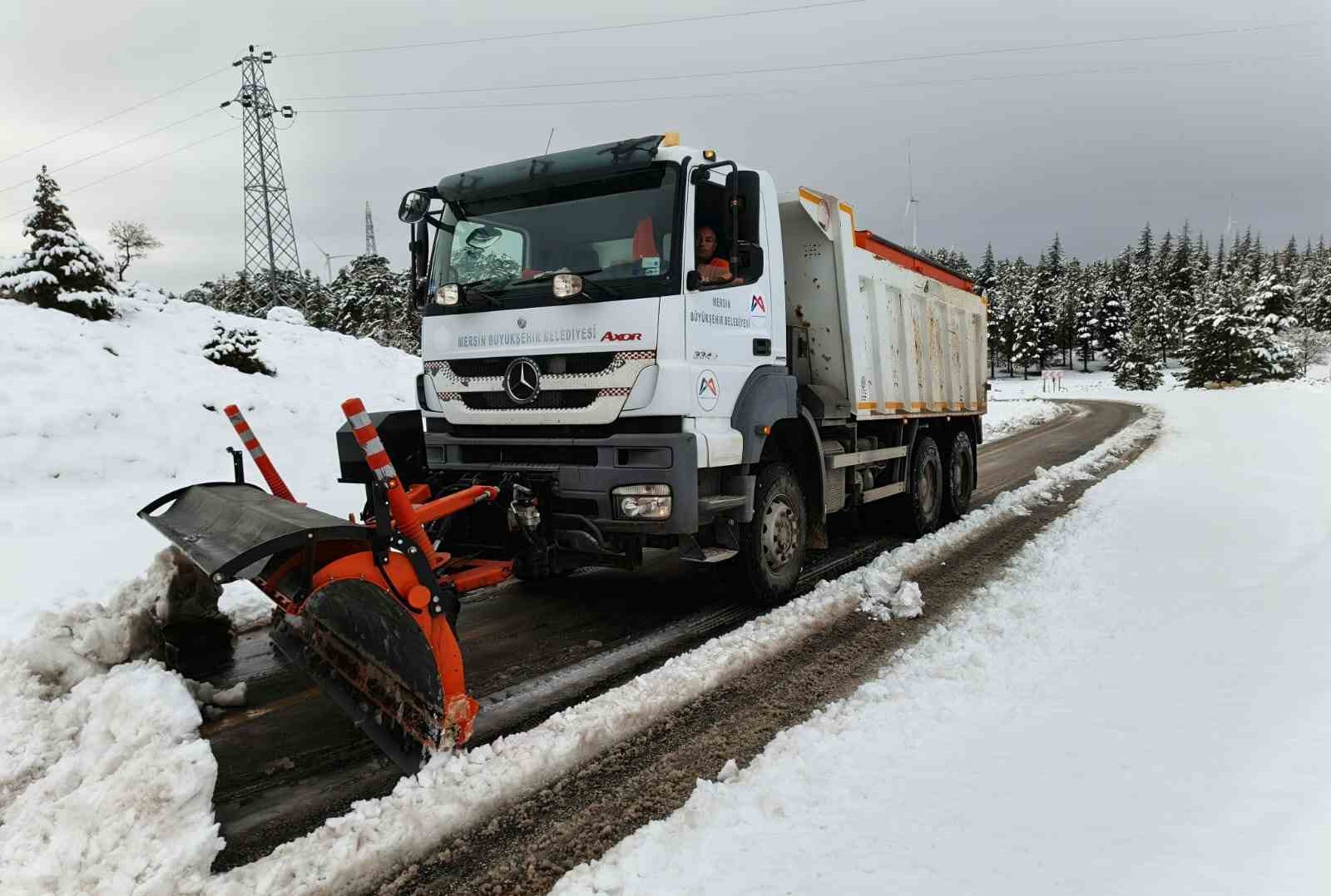 mersinin yuksek kesimlerinde karla mucadele suruyor 1 BssAhGyX