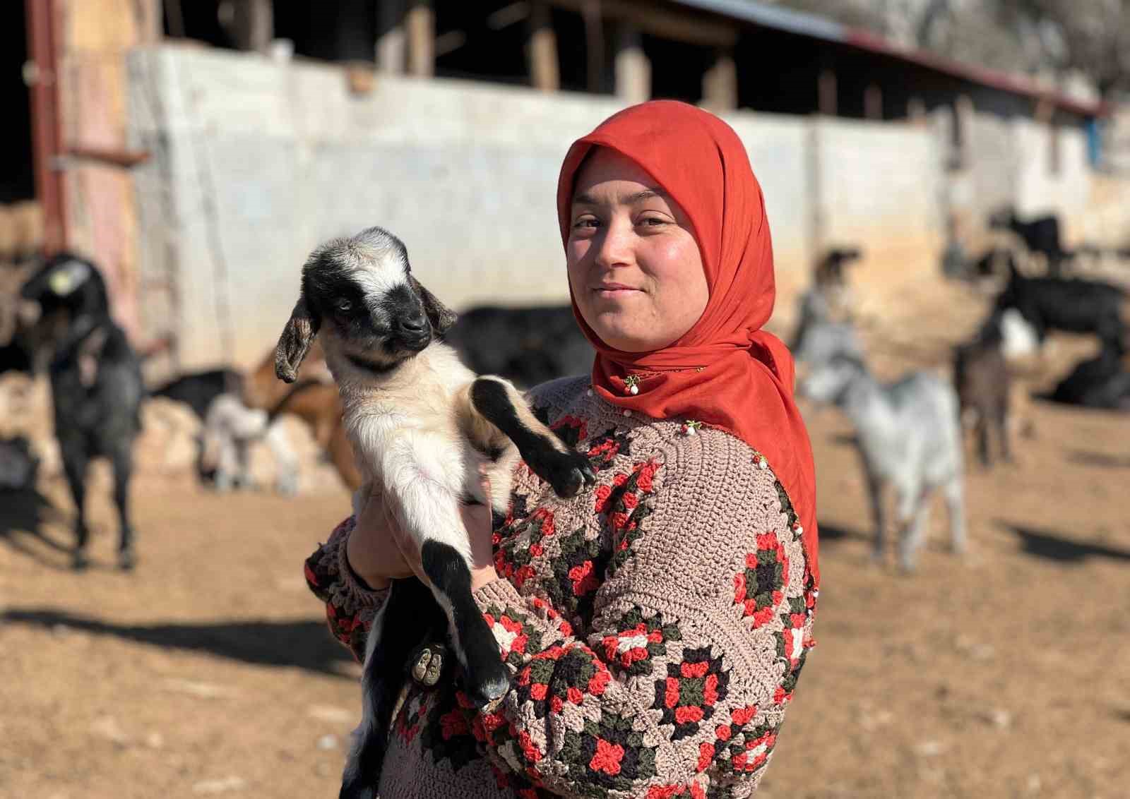 mersinli yoruk kizi baba meslegiyle kulturunu yasatiyor 1 eLMlZ44r