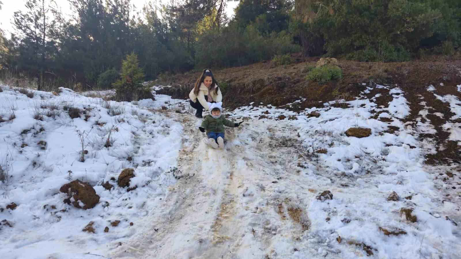 mersinliler hafta sonu kar yagan yaylalara akin etti 3 FbBXwU1W