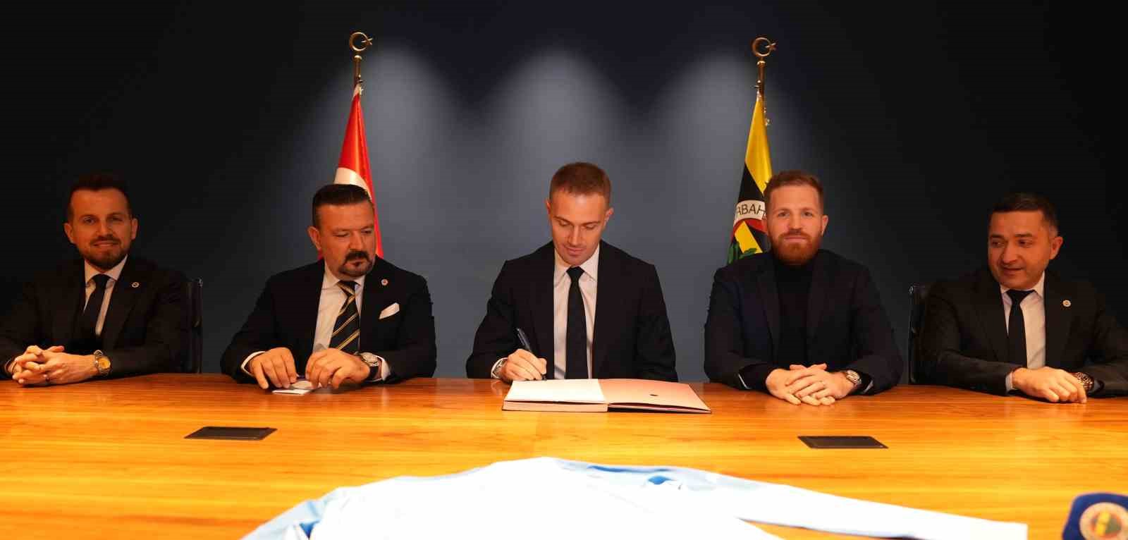 mert gunok yeniden fenerbahcede 1 GNK5vTVp