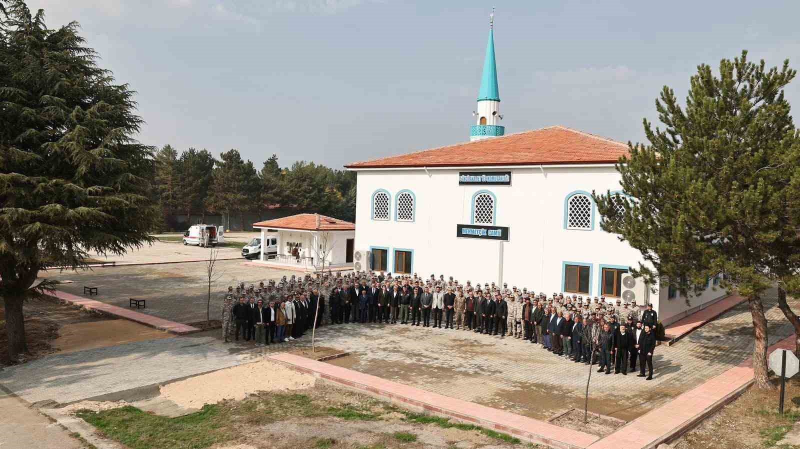 Merzifon 5’inci Ana Jet Üssü’nde inşa edilen Mehmetçik Camii ibadete açıldı 4 merzifon 5inci ana jet ussunde insa edilen mehmetcik camii ibadete acildi 0
