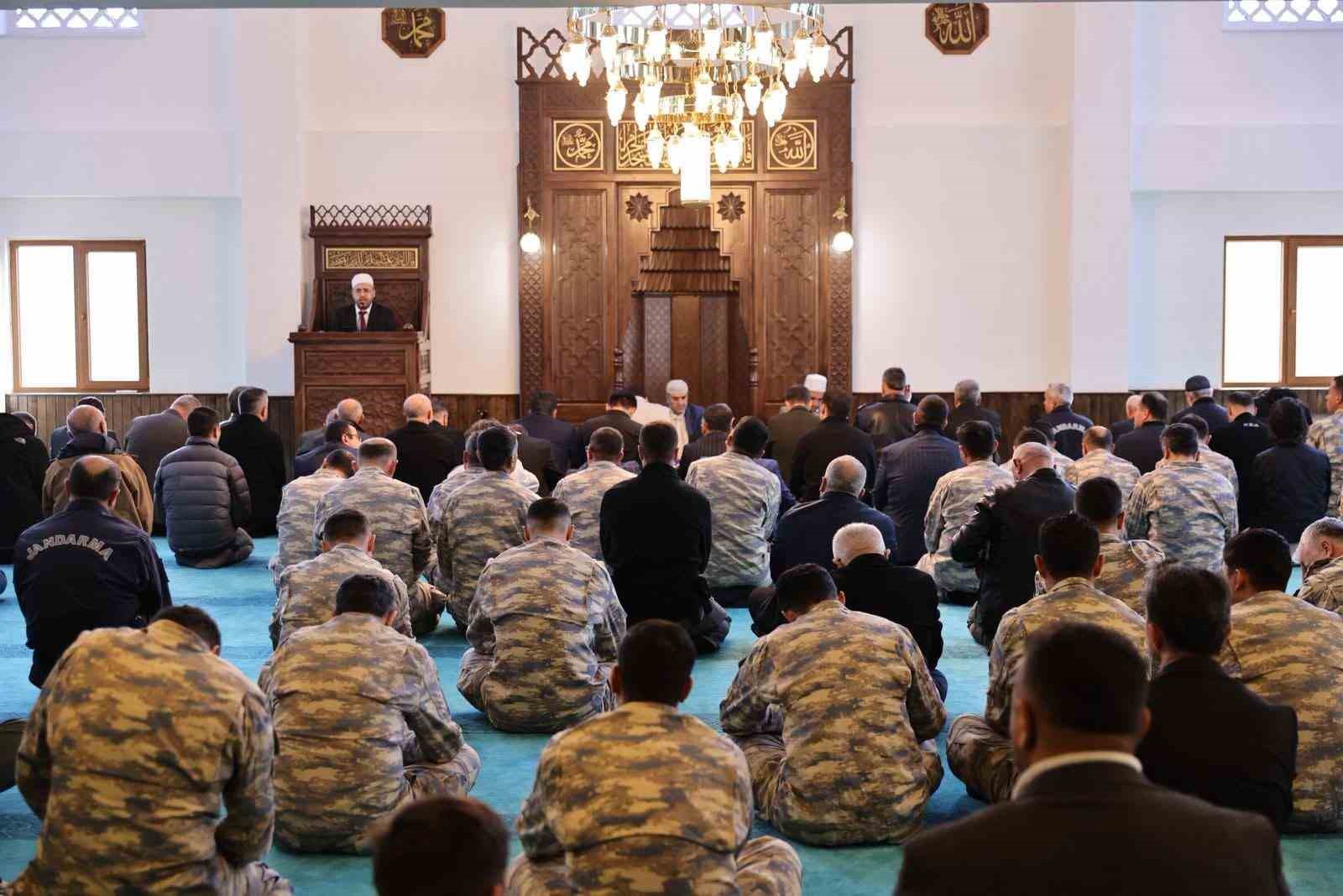 Merzifon 5’inci Ana Jet Üssü’nde inşa edilen Mehmetçik Camii ibadete açıldı 5 merzifon 5inci ana jet ussunde insa edilen mehmetcik camii ibadete acildi 1 WFXsN23m
