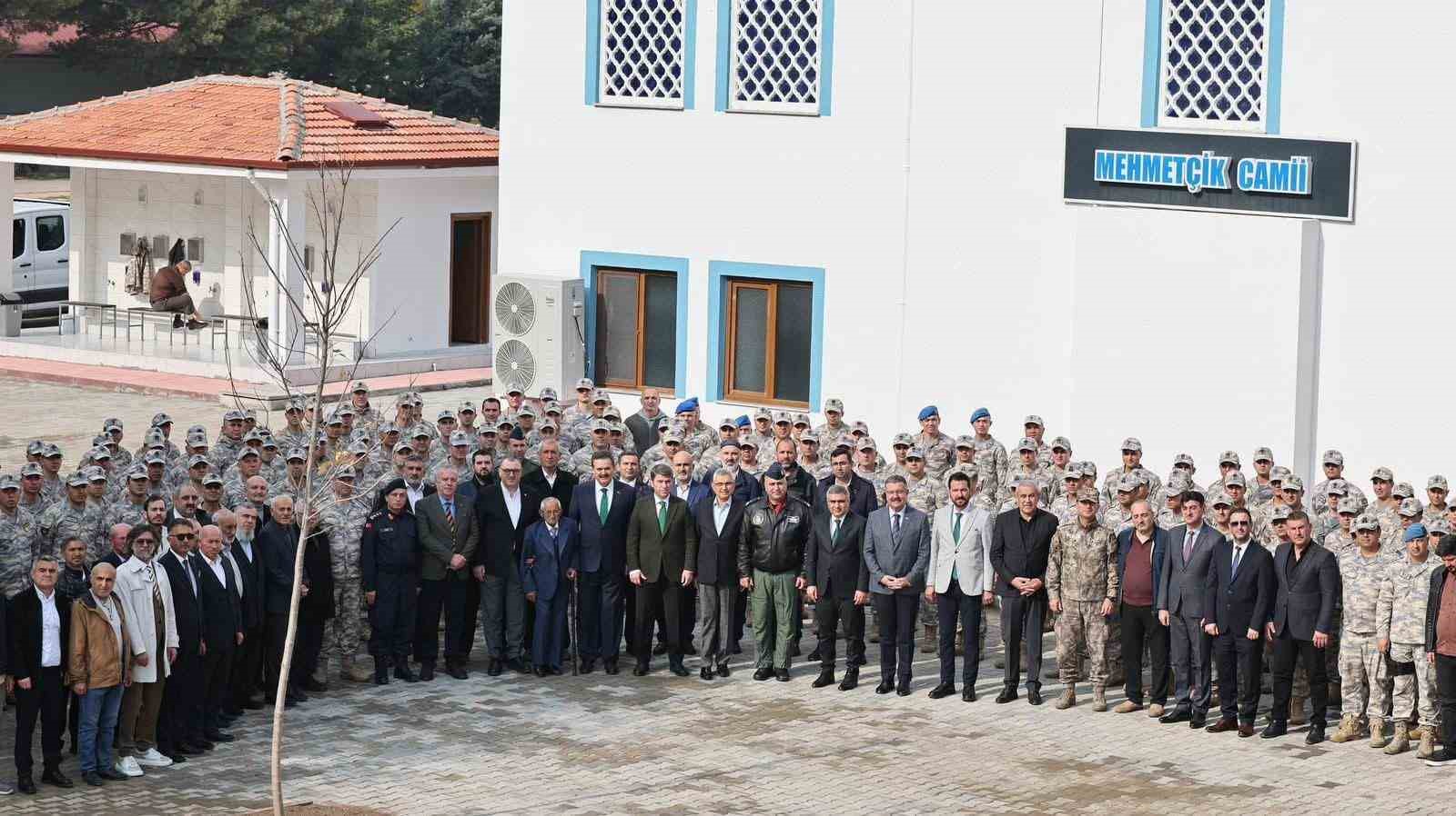 Merzifon 5’inci Ana Jet Üssü’nde inşa edilen Mehmetçik Camii ibadete açıldı 6 merzifon 5inci ana jet ussunde insa edilen mehmetcik camii ibadete acildi 2 R8s7iPZA