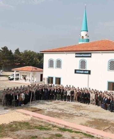merzifon-5inci-ana-jet-ussunde-insa-edilen-mehmetcik-camii-ibadete-acildi-QbRJOi2y.jpg
